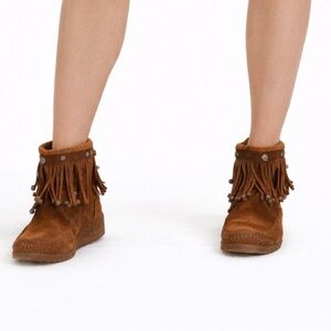 Minnetonka Moccasins brown fringe suede SZ 7 Hippie, bohemian, festival, casual